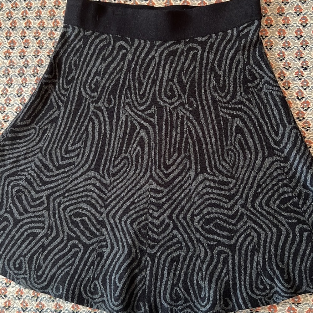 EUC Alfani Petit Knit Black and Grey A-line Midi Skirt Size P/S
